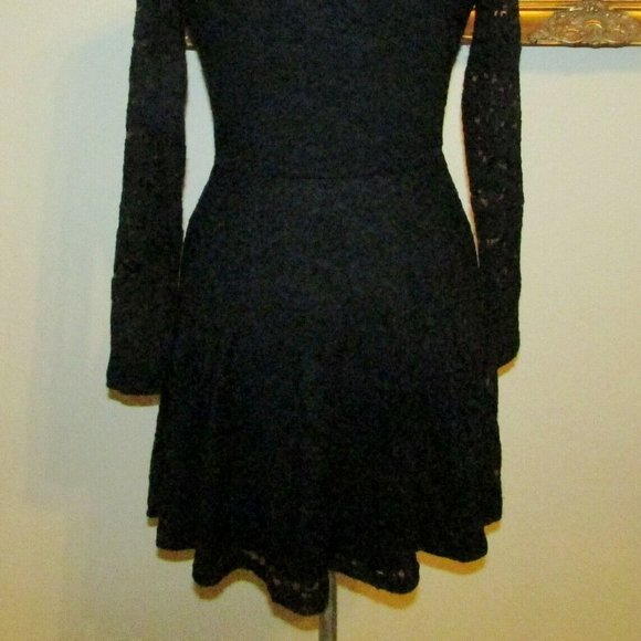DIVIDED BY H&M BLACK LACE SKATER V NECKLINE DRESS - Picture 4 of 5